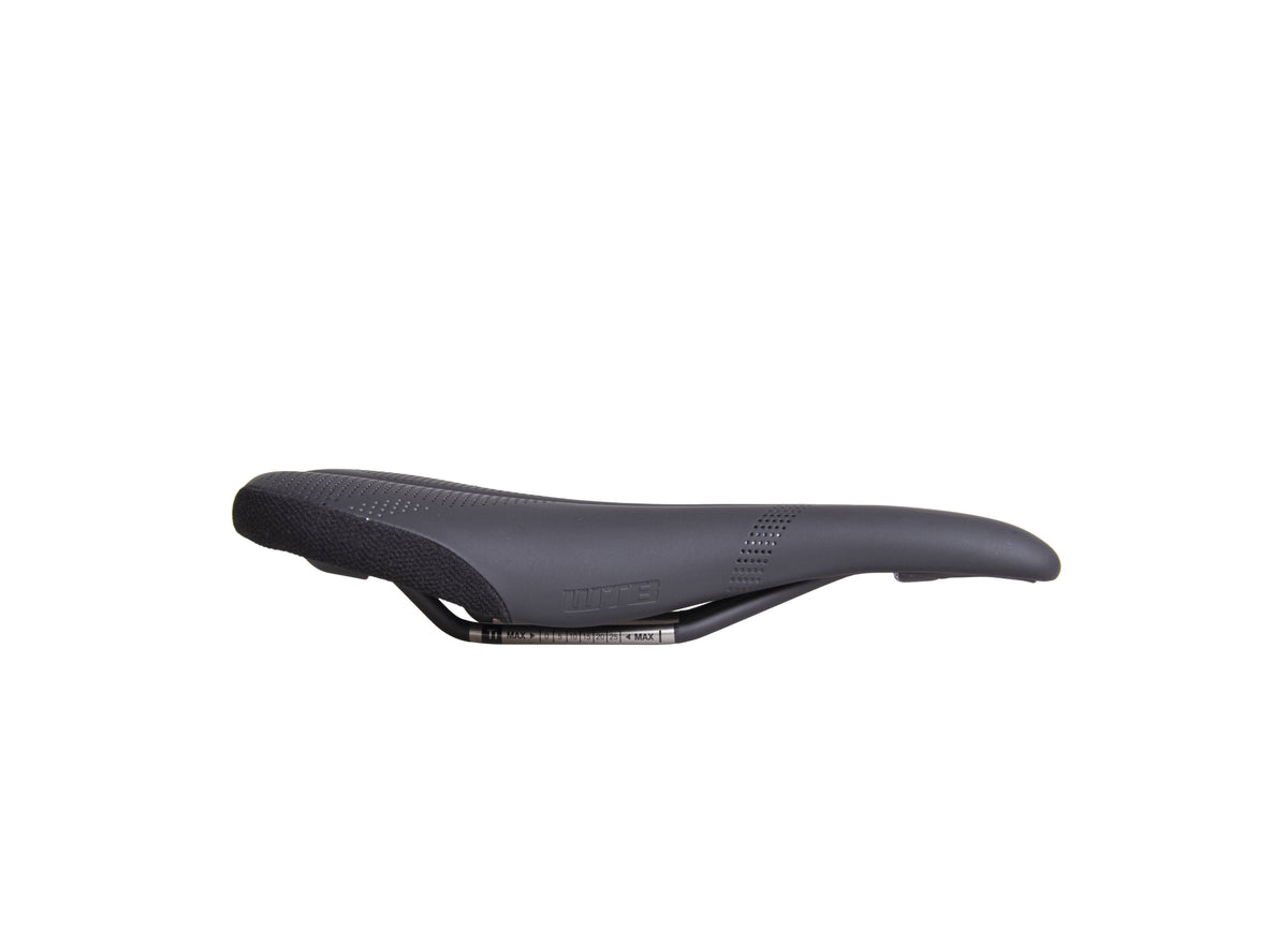 Carbon Black Narrow Saddle I8098