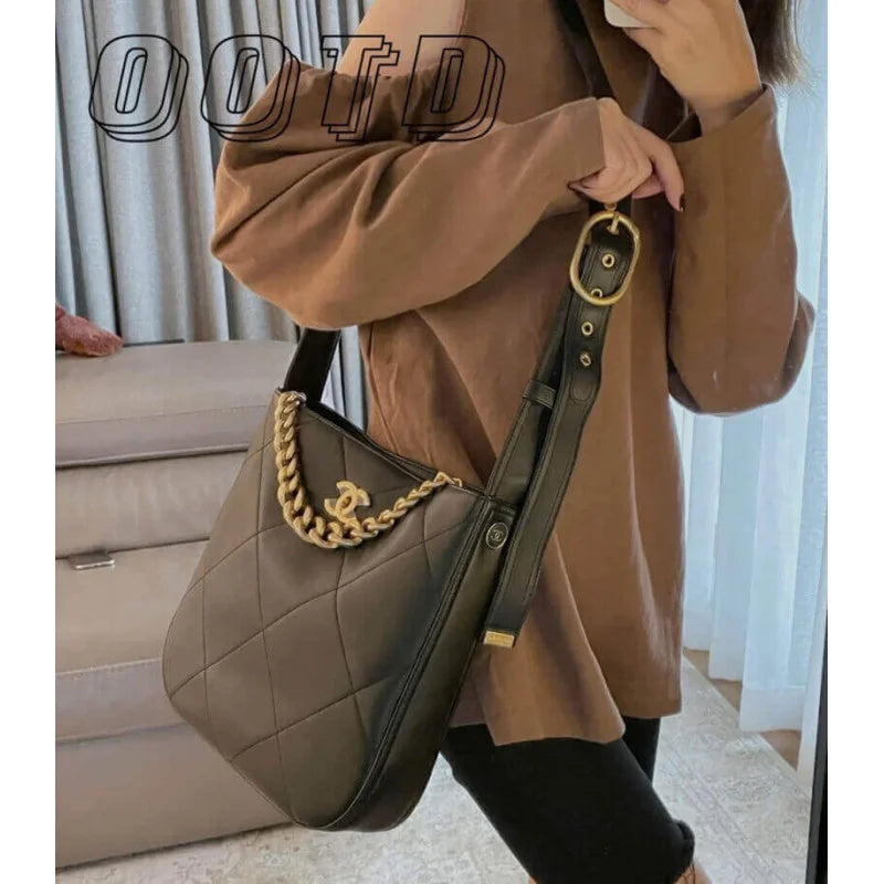 Black Calfskin Hobo Handbag B7540