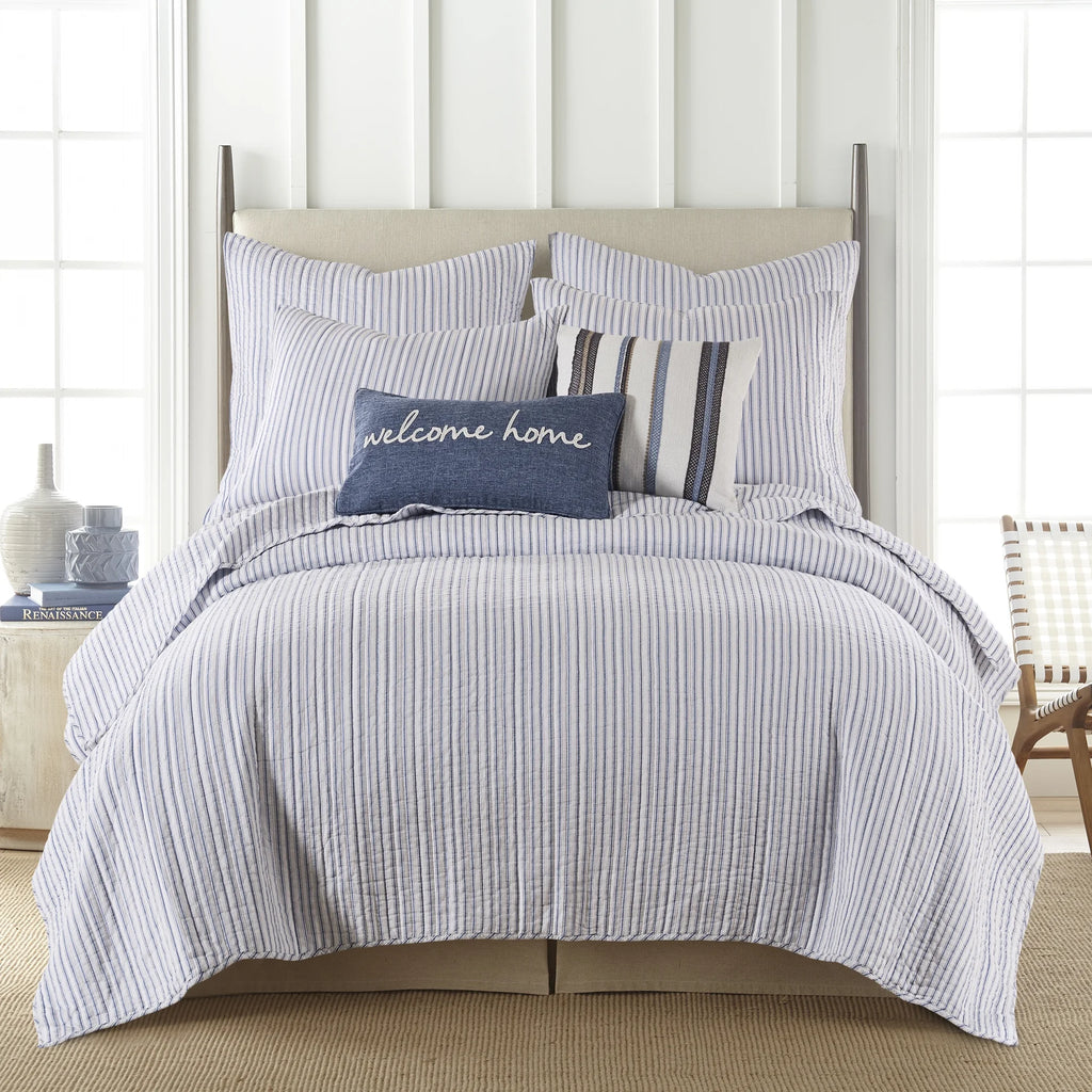 Blue Reversible Cotton Quilt Set with Two Pillow Shams D714
