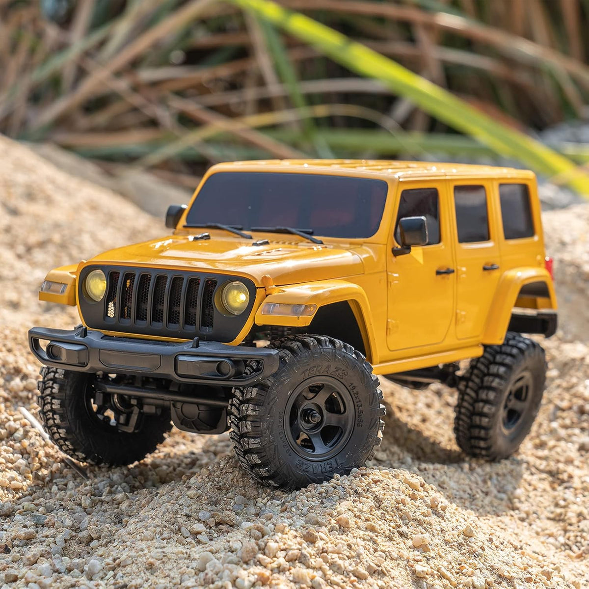 1/18 RC Crawler, 2.4GHz 4WD RC Cars with Battery Charger X29840