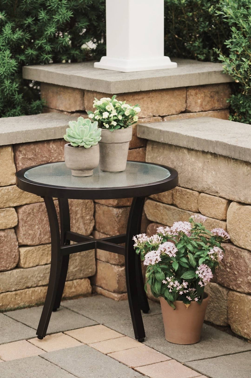 Round Glass Top Table D33534