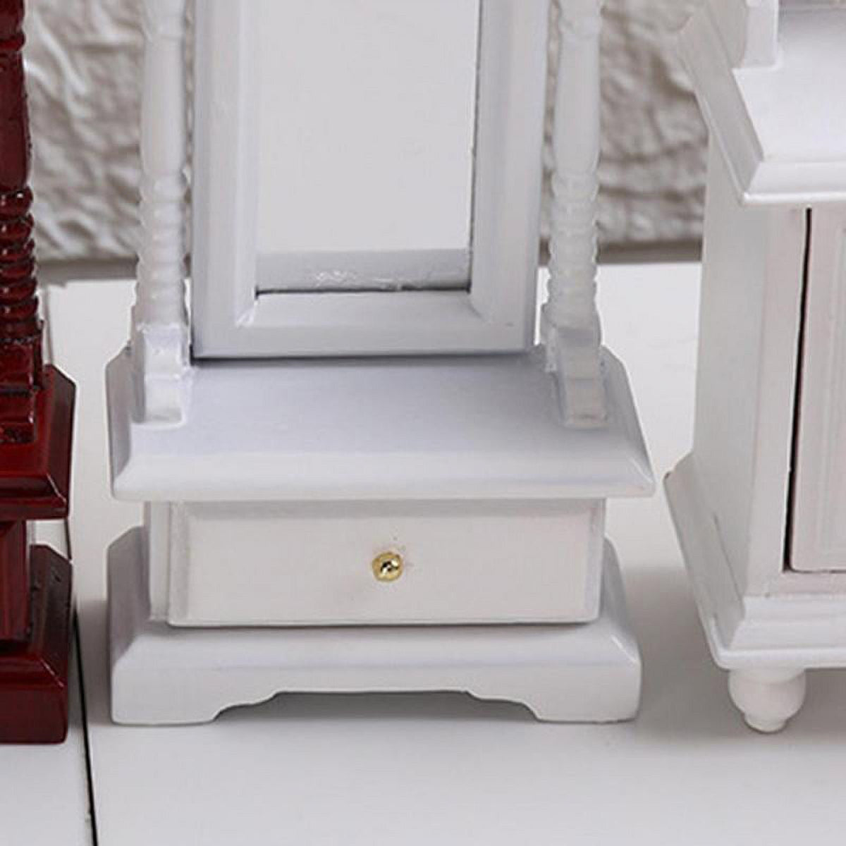 White Wood Dolls House B281